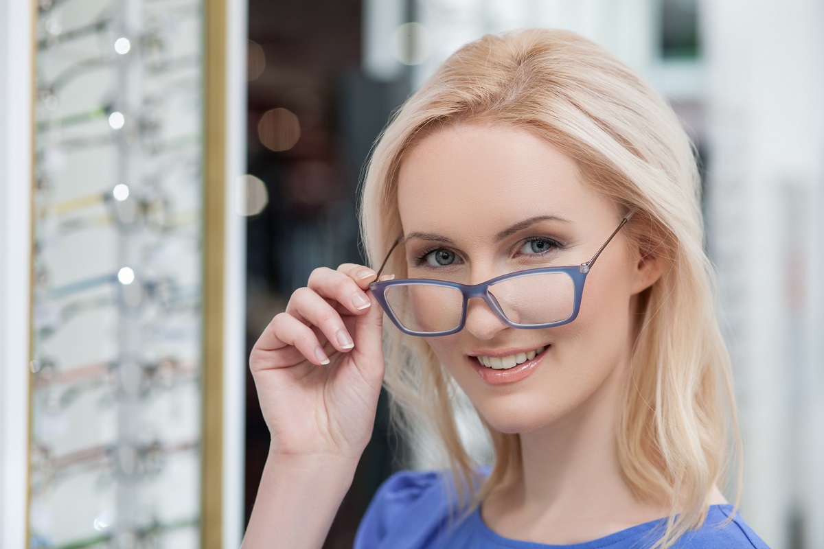 woman wearing eyeglasses