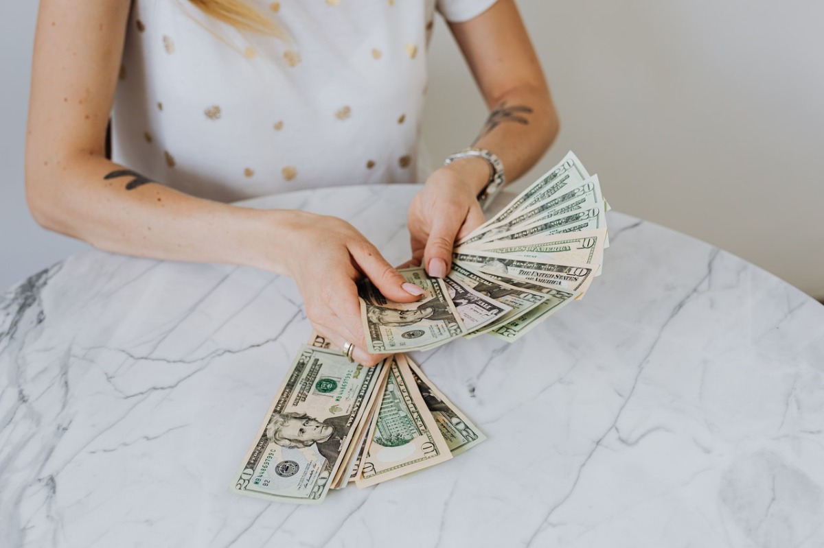 woman counting money