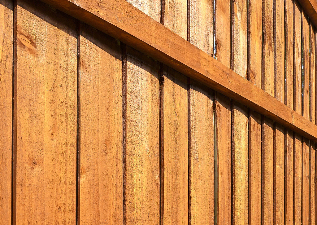 a brown fence