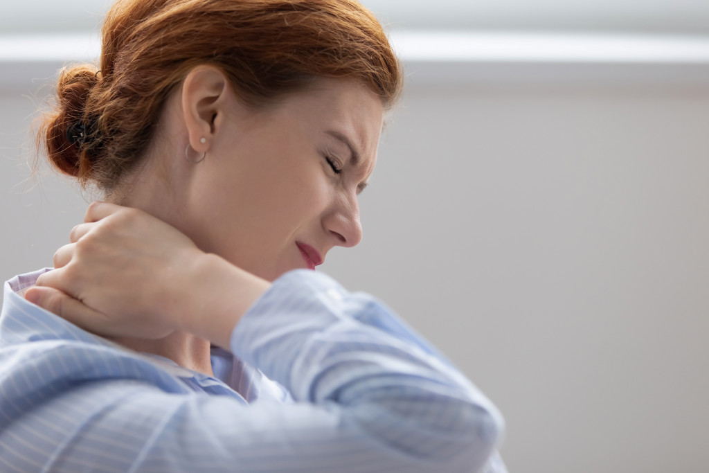 woman with neck pain