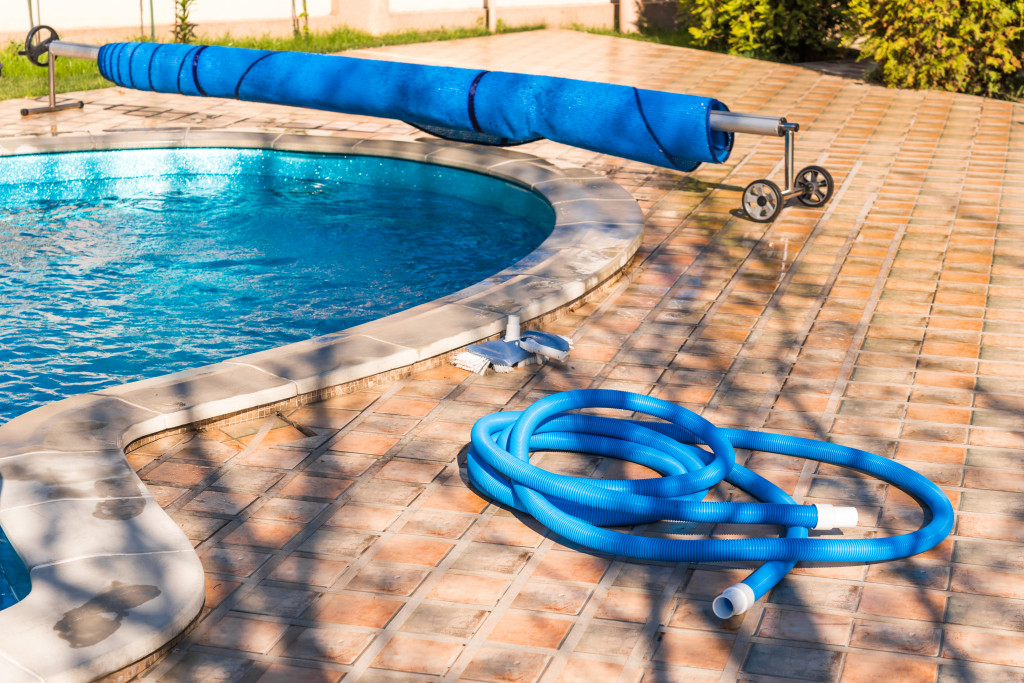 swimming pool