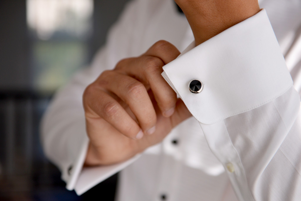 close up of a hand man how wears white shirt and cufflink