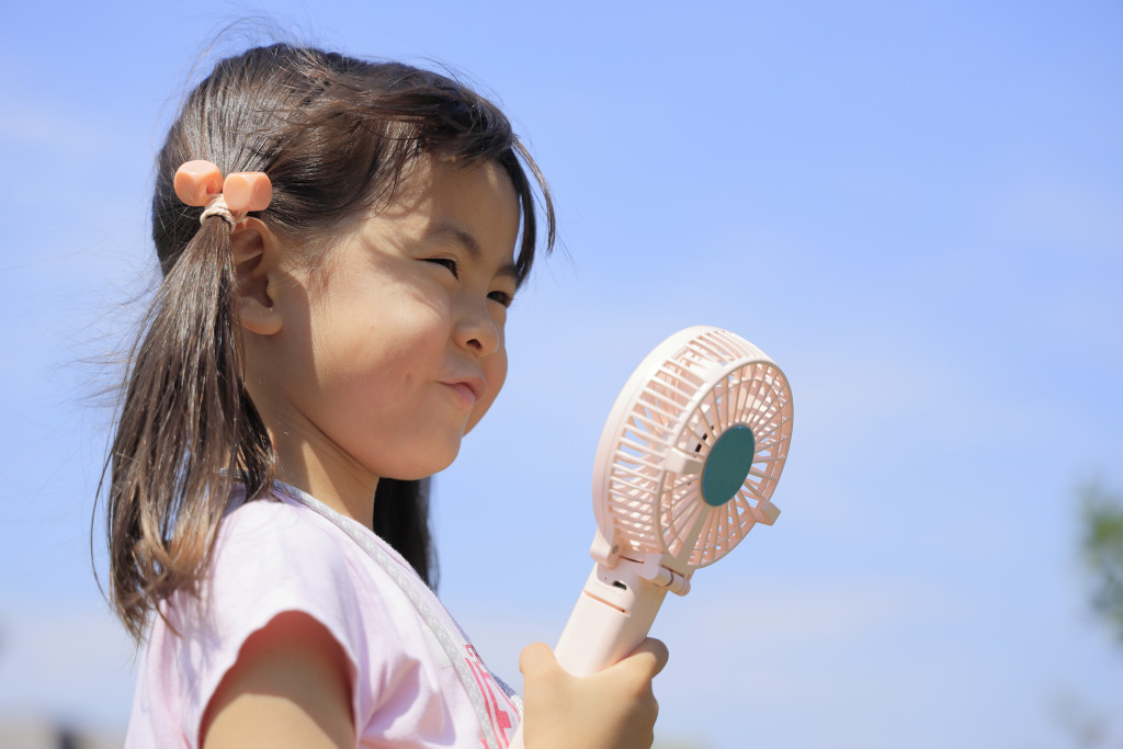 A Filipina local trying to beat the heat